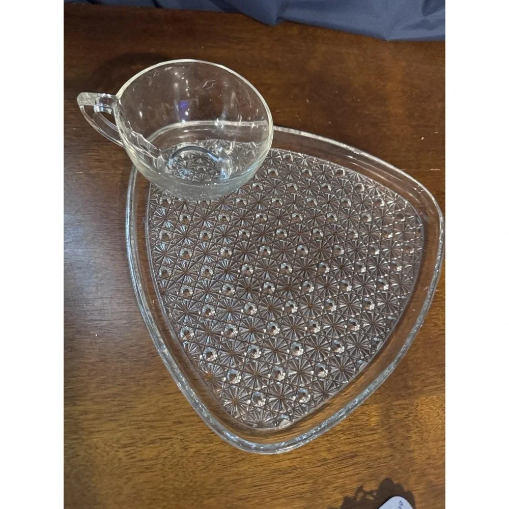 MCM Crystal Vintage SNACK SET / LUNCH SET  DAISY AND BUTTON (Set of 8) 16 Pieces